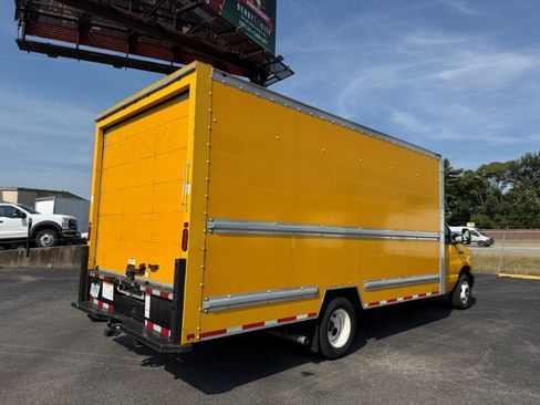 Used 2019 Ford E-350 and Econoline 350 Super Duty RWD image 12