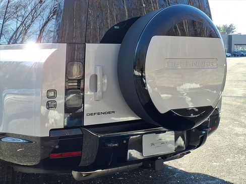 New 2026 Land Rover Defender 130 X-Dynamic SE image 19