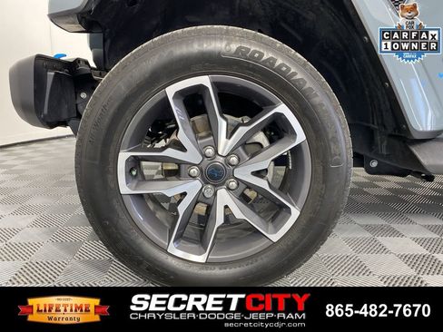 Used 2024 Jeep Wrangler Unlimited w/ Convenience Group AWD/4WD image 9