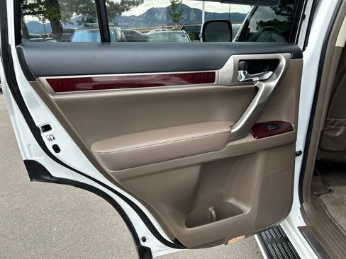 Used 2018 Lexus GX 460 Premium w/ Premium Package AWD/4WD image 21