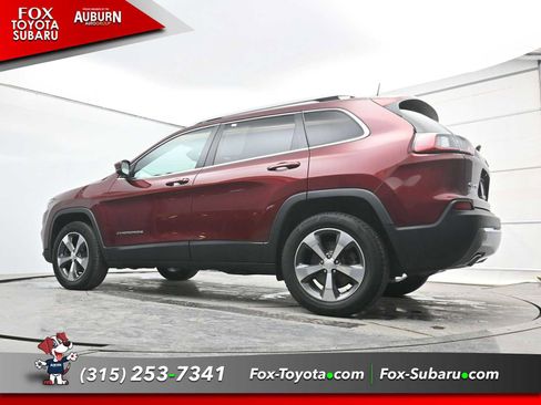 Used 2019 Jeep Cherokee Limited image 16