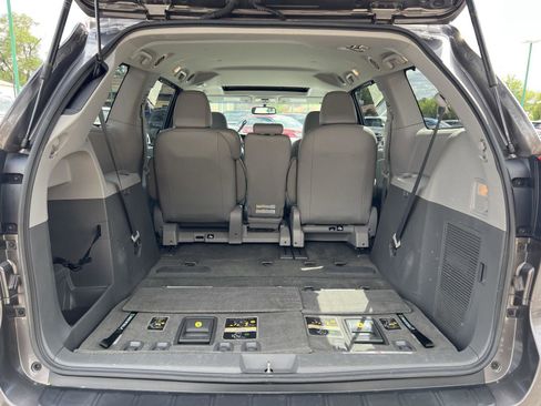 Used 2017 Toyota Sienna XLE w/ XLE Navigation Package FWD image 50