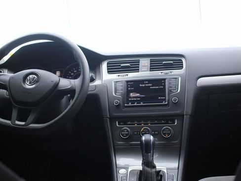 Used 2016 Volkswagen e-Golf SE image 11