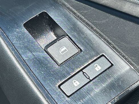 Used 2024 Nissan Rogue S AWD/4WD image 34