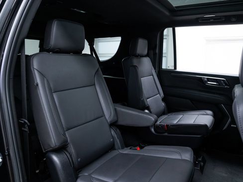 Used 2025 Chevrolet Suburban Z71 w/ Comfort Package AWD/4WD image 21