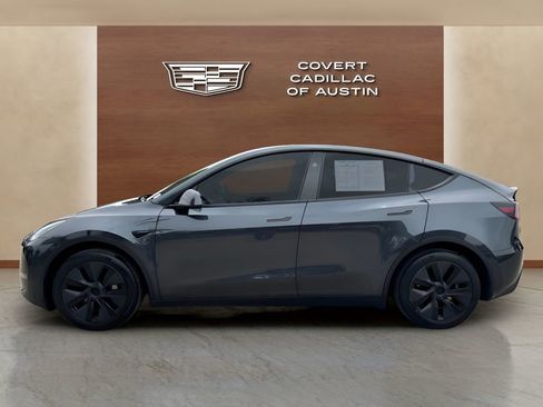 Used 2024 Tesla Model Y Long Range RWD image 3