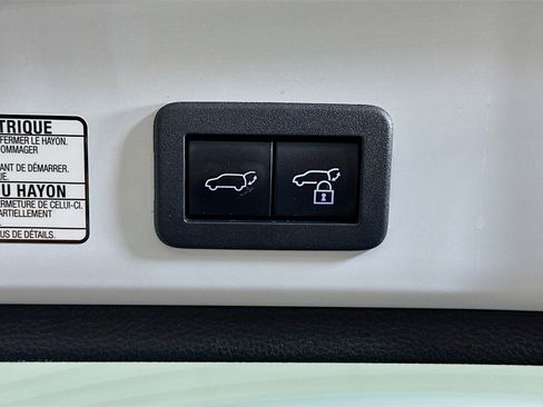 Used 2022 Toyota Corolla Cross XLE w/ Convenience Package image 31