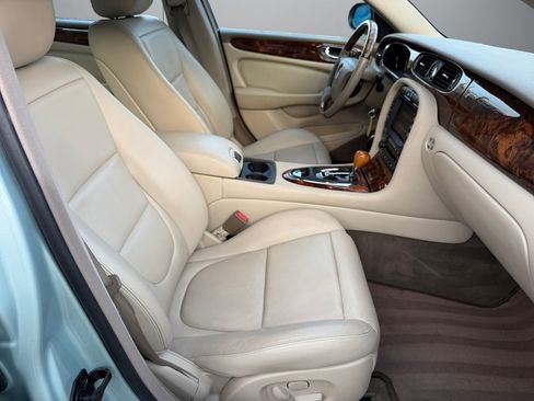 Used 2004 Jaguar XJ8 image 16