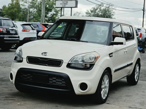 Used 2013 Kia Soul FWD image 1