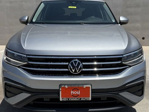 Used 2023 Volkswagen Tiguan SE image 2