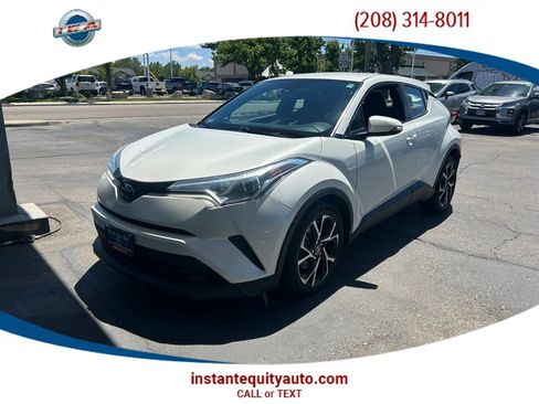 Used 2018 Toyota C-HR XLE FWD image 1