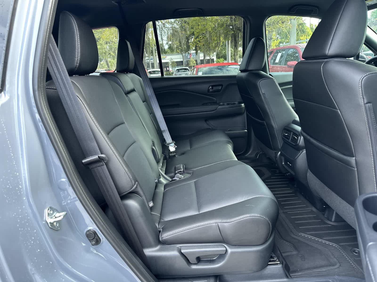 Used 2025 Honda Passport EX-L image 16