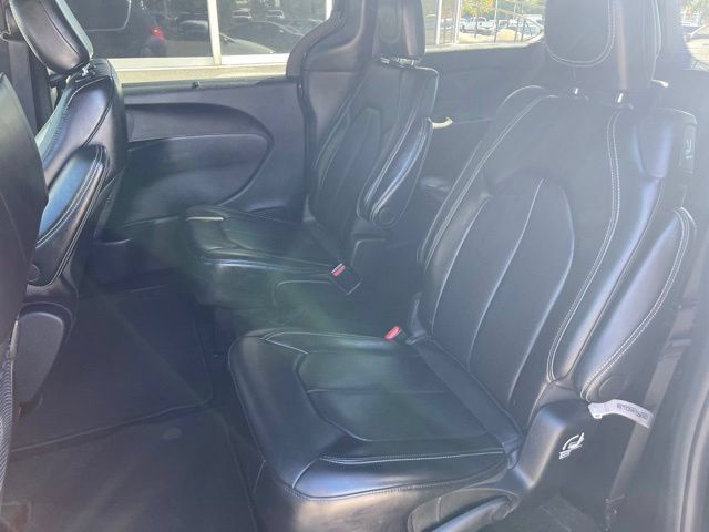 Used 2025 Chrysler Pacifica Select FWD image 12