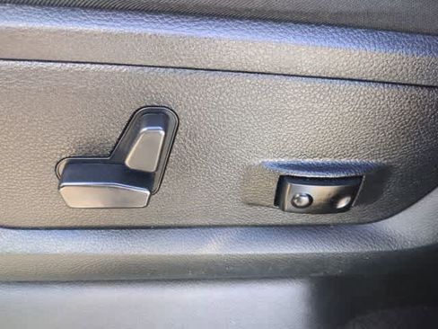 Used 2019 RAM 2500 Laramie w/ Black Appearance Package image 18