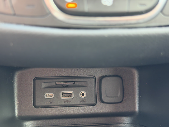 Used 2021 Chevrolet Equinox Premier FWD image 26