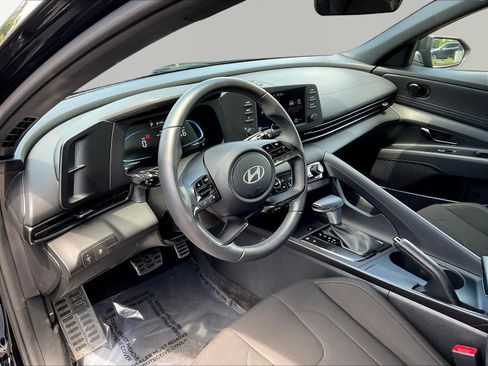 Used 2025 Hyundai Elantra Sport FWD image 17