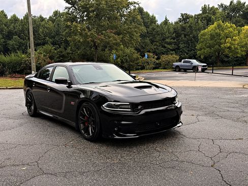Used 2015 Dodge Charger SRT w/ Technology Group RWD image 3