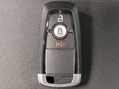 Used 2020 Ford EcoSport SE w/ SE Convenience Package image 32