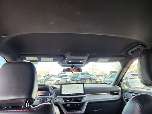 Used 2025 Ford Explorer ST-Line w/ ST-Line Street Pack image 17