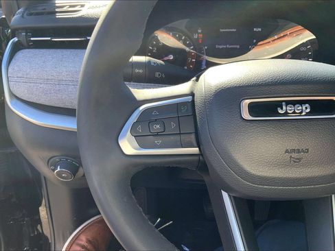 Used 2023 Jeep Compass Latitude AWD/4WD image 21