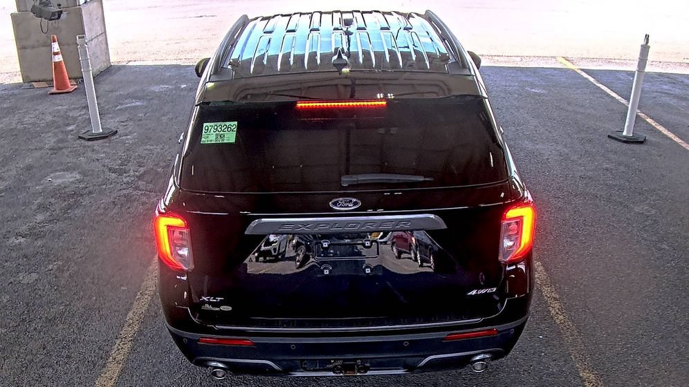 Used 2023 Ford Explorer XLT w/ Equipment Group 202A AWD/4WD image 5