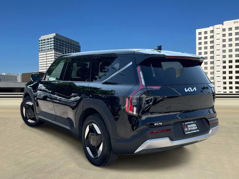 Used 2026 Kia EV9 Light RWD image 5