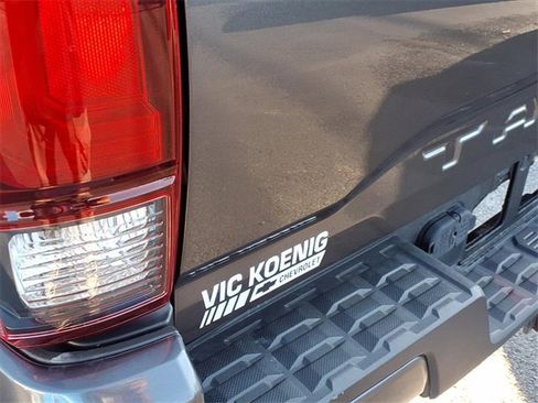 Used 2019 Toyota Tacoma TRD Sport image 26