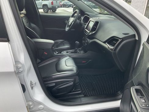 Used 2022 Jeep Cherokee Trailhawk w/ Sound & Nav Group image 19