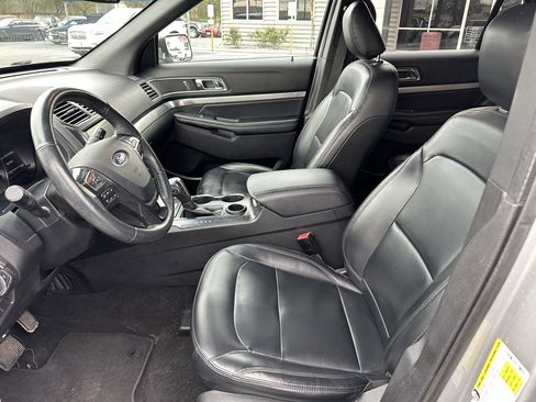 Used 2019 Ford Explorer XLT w/ Equipment Group 202A image 11