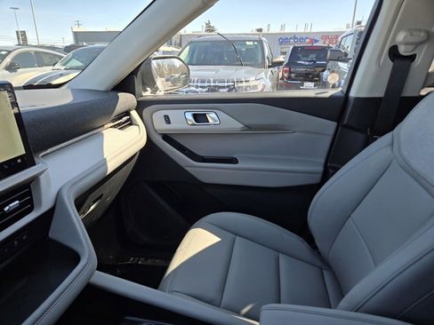 New 2026 Ford Explorer Active image 12