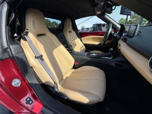 Used 2019 MAZDA MX-5 Miata RF Grand Touring RWD image 8
