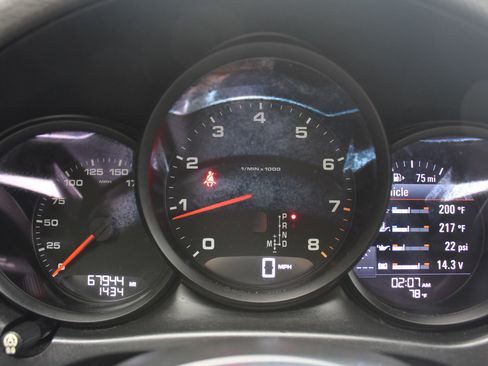 Used 2018 Porsche Macan Sport Edition AWD/4WD image 31