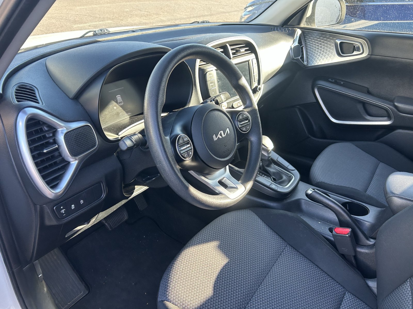 Used 2023 Kia Soul LX w/ LX Technology Package FWD image 12