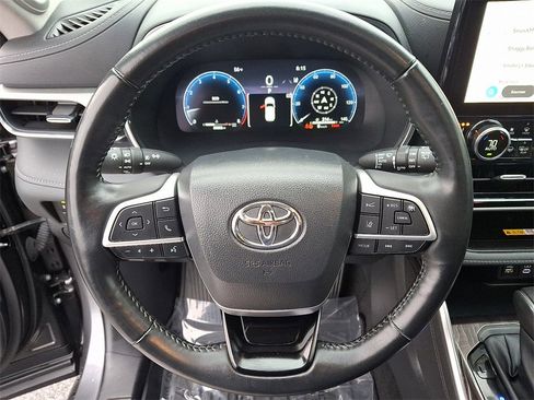 Used 2023 Toyota Highlander Platinum image 19