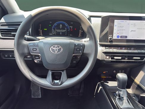 Used 2025 Toyota Camry LE FWD image 25