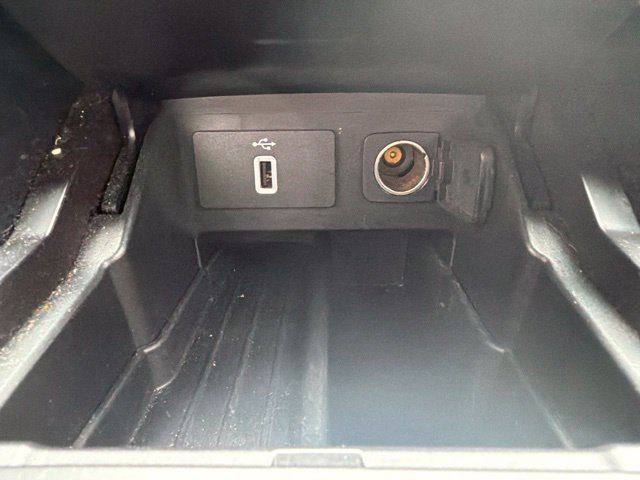 Used 2018 Ford Explorer XLT w/ Equipment Group 202A FWD image 38