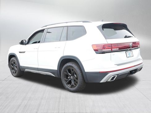 Used 2025 Volkswagen Atlas Peak Edition SE AWD/4WD image 5