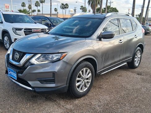 Used 2018 Nissan Rogue SV image 3