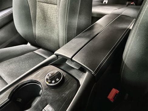 Used 2024 Nissan Rogue SV image 34