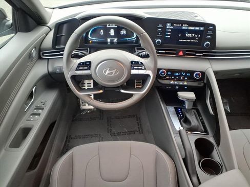Used 2025 Hyundai Elantra Sport image 21