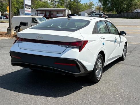 New 2026 Hyundai Elantra SE w/ Cargo Package FWD image 48