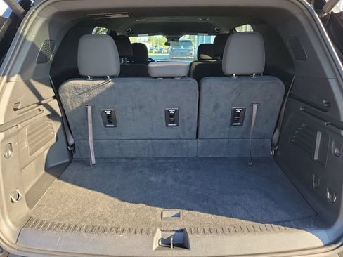 Certified 2025 Chevrolet Traverse LT FWD image 14