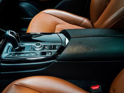 Used 2018 Maserati Levante image 17