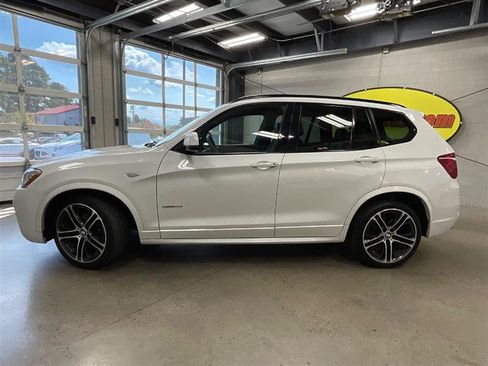 Used 2017 BMW X3 sDrive28i image 2