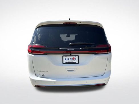New 2027 Chrysler Pacifica Select FWD image 6