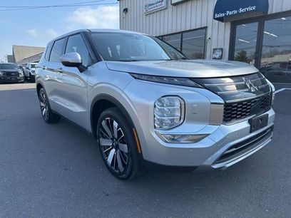 Used 2025 Mitsubishi Outlander SE