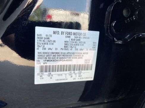 Used 2023 Ford Explorer XLT w/ Equipment Group 202A AWD/4WD image 33