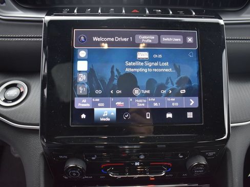 Used 2025 Jeep Grand Cherokee L Altitude AWD/4WD image 29