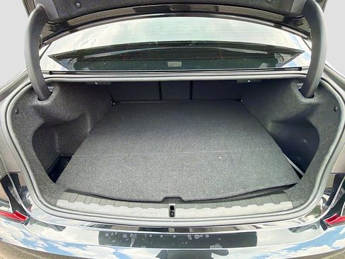 Used 2022 BMW 330i Sedan w/ M Sport Package image 12