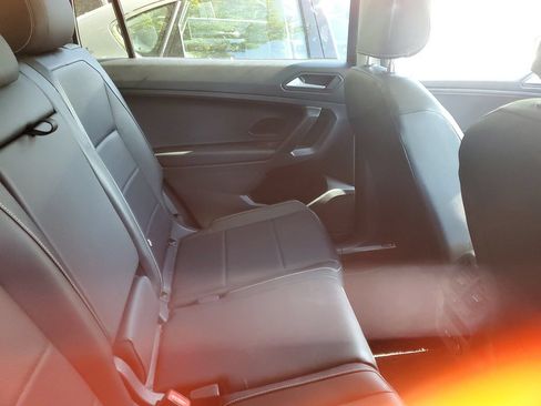 Used 2021 Volkswagen Tiguan SE w/ Panoramic Sunroof Package FWD image 19